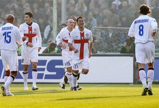 新鹏城推出与深圳本土潮流品牌COSTS联名限定球衣，售价799元（新鹏城携手深圳本土潮牌COSTS发布联名限定球衣，定价799元）