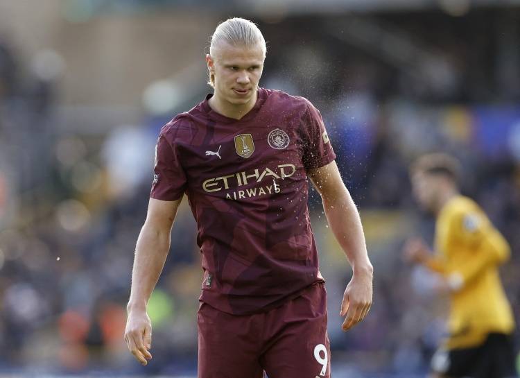 体坛记者：瓦科去留可能性相同，有西亚、东南亚球队有意签他（体坛记者称：瓦科留或走五五开，西亚与东南亚球队有意引进）