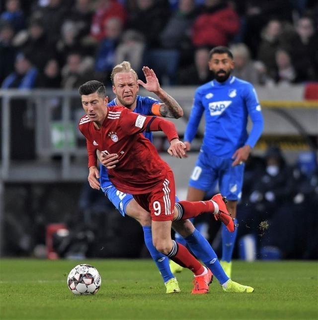 克罗斯：绿茵场上的精准指挥官（克罗斯：中场精确制导者）