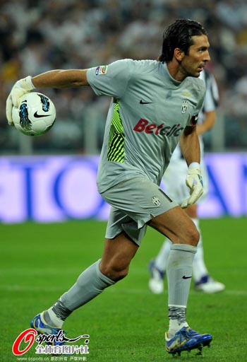 曼联2弃将左右意甲冠军，4500万前锋梅开二度，那不勒斯5连胜登顶（曼联两旧将影响意甲争冠格局，4500万锋霸梅开二度，那不勒斯豪取五连胜登顶榜首）