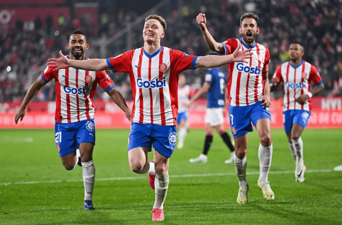 他回家了，回到了深爱的巴塞罗那（他归来，重返挚爱的巴塞罗那）