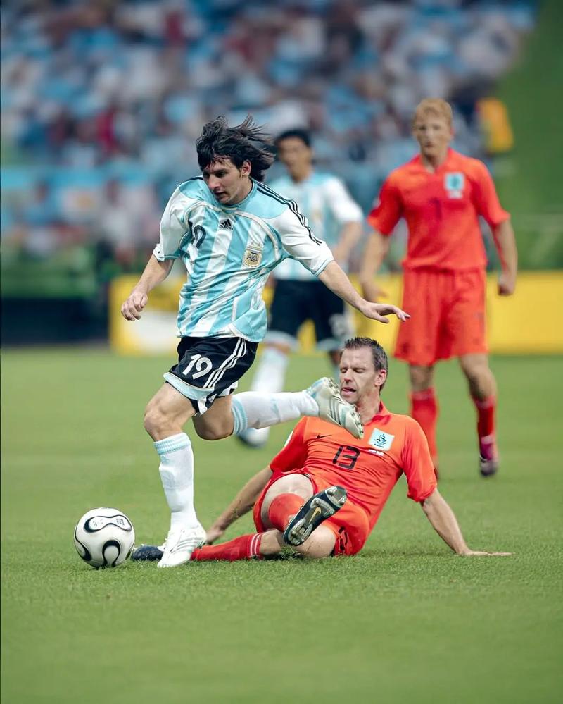 阿里纳斯谈保罗：打不动了就闭嘴，别老是讲些57年前的事（阿里纳斯炮轰保罗：打不动就少说话，别再翻57年前的旧账）