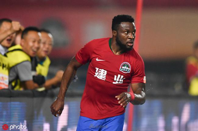 加里·内维尔：切尔西中轴线不够硬，距离赢得英超还很远（加里·内维尔：切尔西中轴偏软，距英超夺冠仍差一截）