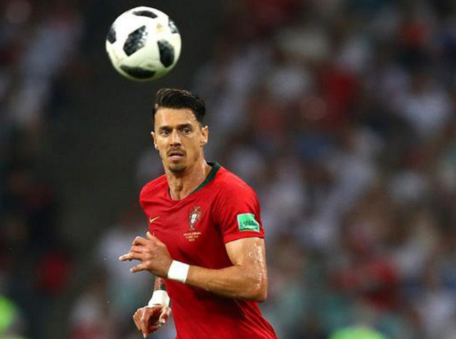 被与贝肯鲍尔比较？凯恩：我从小就喜欢防守，很享受铲球（被拿来与贝肯鲍尔相比较？凯恩：从小钟情防守，铲球让我很享受）