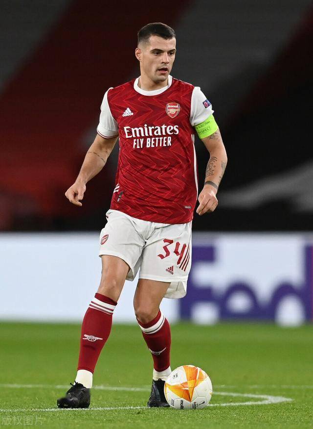 TA：皇马球星团队深度介入更衣室，阿隆索管理面临额外挑战（TA：皇马巨星随行团队深度干预更衣室，阿隆索执教面临新增难题）